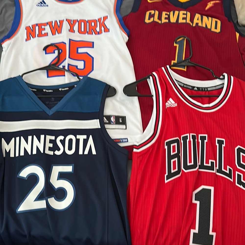DERRICK ROSE JERSEY BUNDLE SZ SMALL